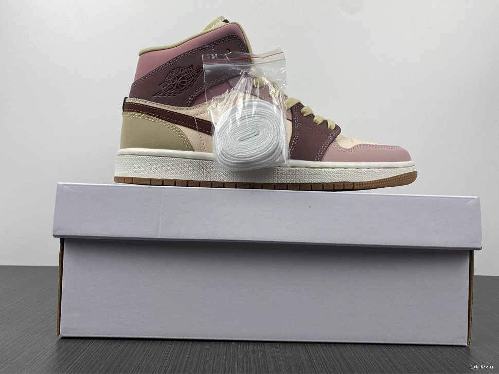 Jordan 1 Air DO7440-821 Mid 0205